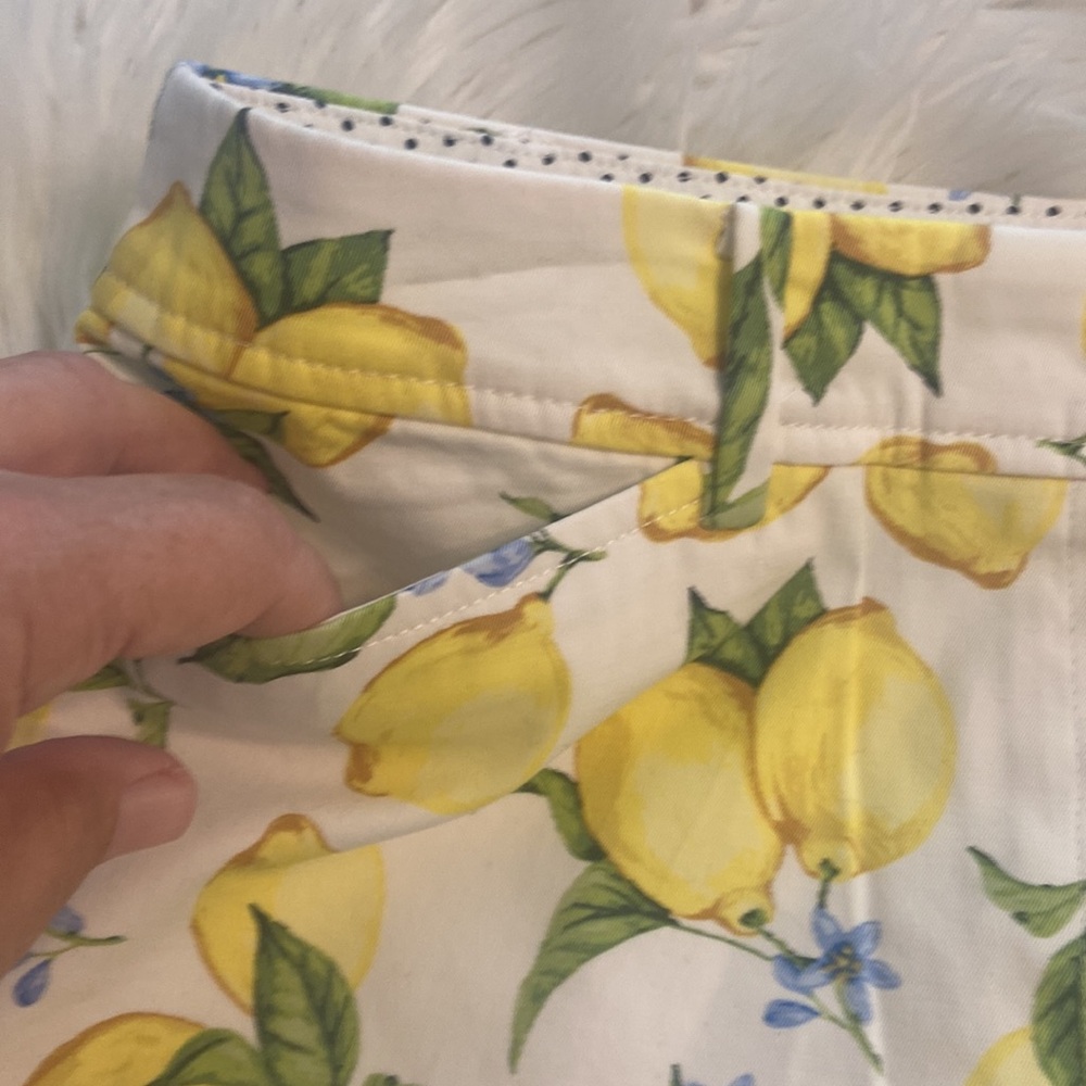 Talbots Yellow Lemon Print Women’s Shorts size 6 brand new two front pockets - Picture 6 of 8